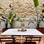 Διαμέρισμα A Charming Stand And Flat In
