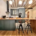 Διαμέρισμα A Charming Stand And Flat In *