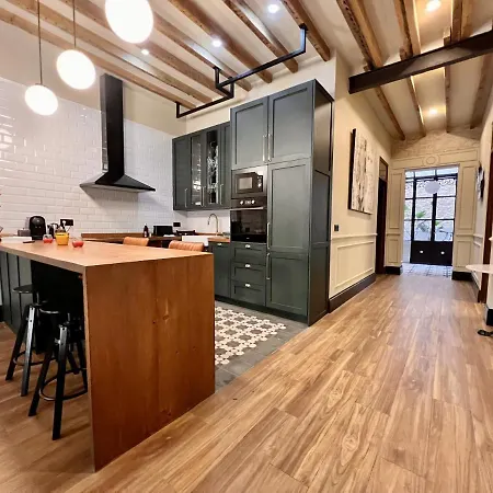 A Charming Stand And Flat In Apartment *