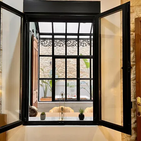 A Charming Stand And Flat In Apartment Alicante