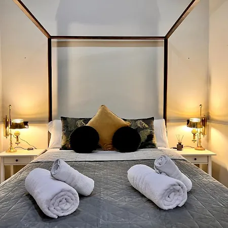 Apartment A Charming Stand And Flat In