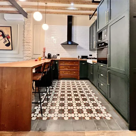 Apartment A Charming Stand And Flat In