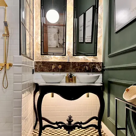 A Charming Stand And Flat In Alicante