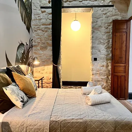 A Charming Stand And Flat In Alicante