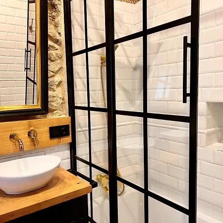 A Charming Stand And Flat In Alicante