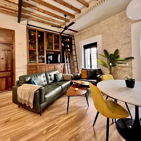 A Charming Stand And Flat In Apartment *