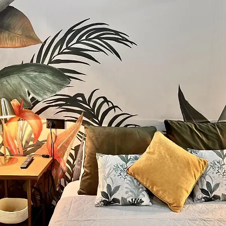 A Charming Stand And Flat In Apartment *