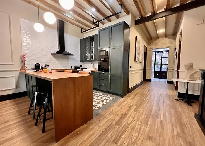 A Charming Stand And Flat In Apartment *