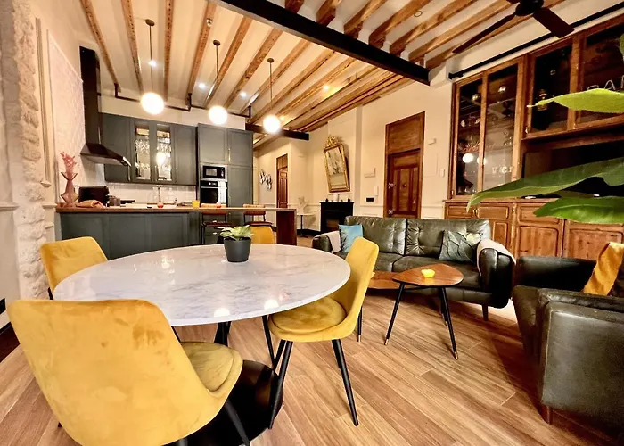 A Charming Stand And Flat In Apartment *