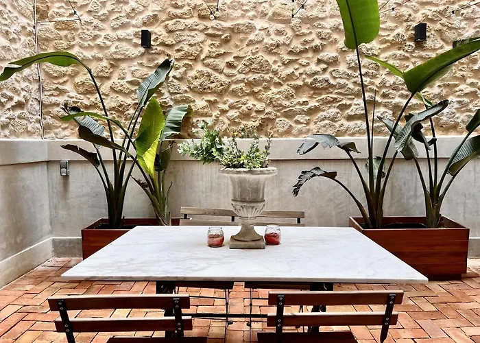 Apartment A Charming Stand And Flat In
