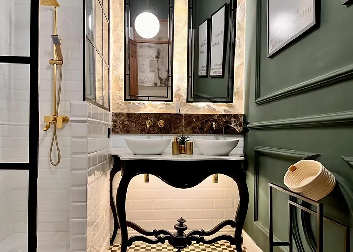 A Charming Stand And Flat In Alicante