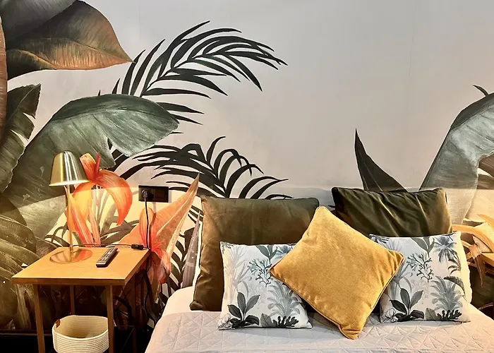 A Charming Stand And Flat In Apartment *